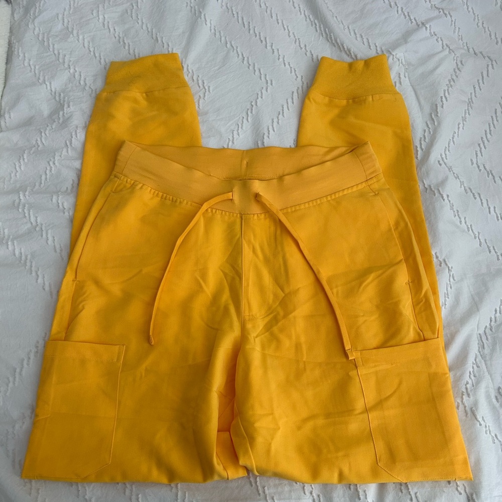 Mandala Yellow Honey 9 Pocket Cargo Jogger Scrub Bottom Women’s Tall Small NWOT